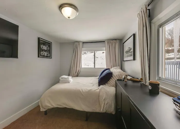 5 Mi To Pnc Park: Game Day Getaway! Holiday home