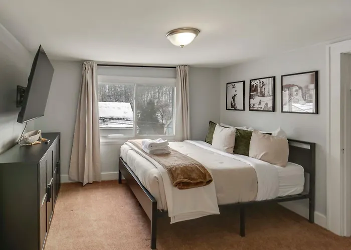5 Mi To Pnc Park: Game Day Getaway! Holiday home