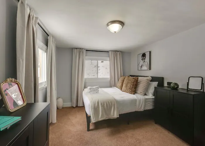 5 Mi To Pnc Park: Game Day Getaway! Holiday home